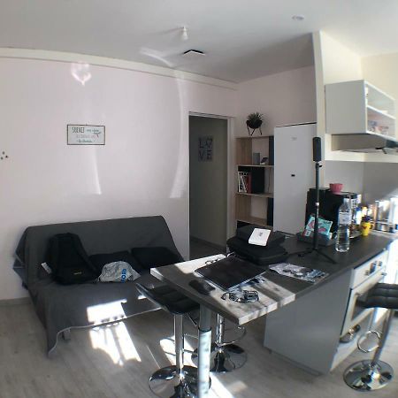 Appartement Lisieux Calme Tres Bien Equipe 外观 照片