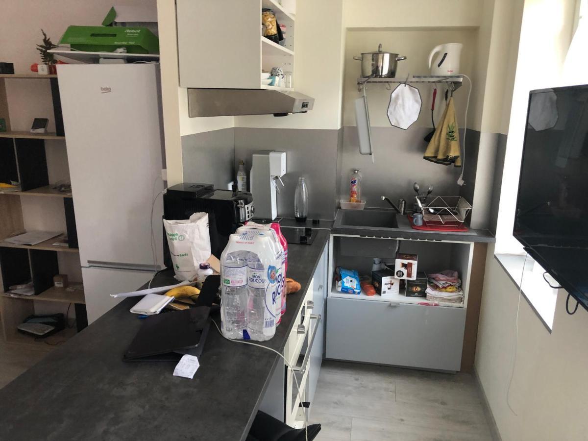 Appartement Lisieux Calme Tres Bien Equipe 外观 照片